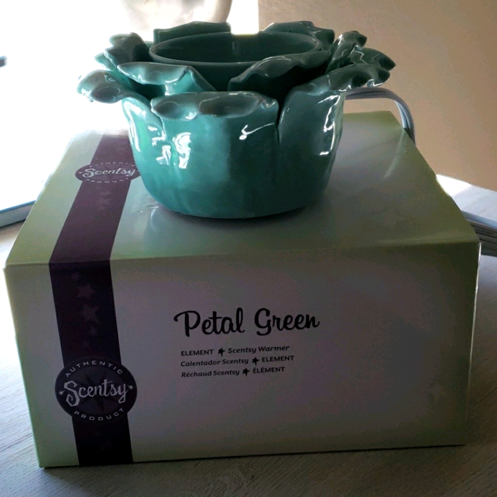 FINAL- NO bulb needed Scentsy Element Petal warmer
